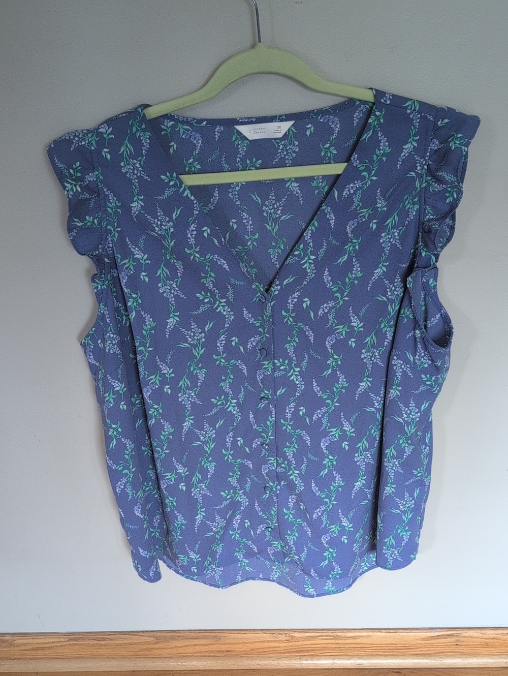 LC Lauren Conrad Blue Floral V-Neck Flutter Sleeve Blouse
